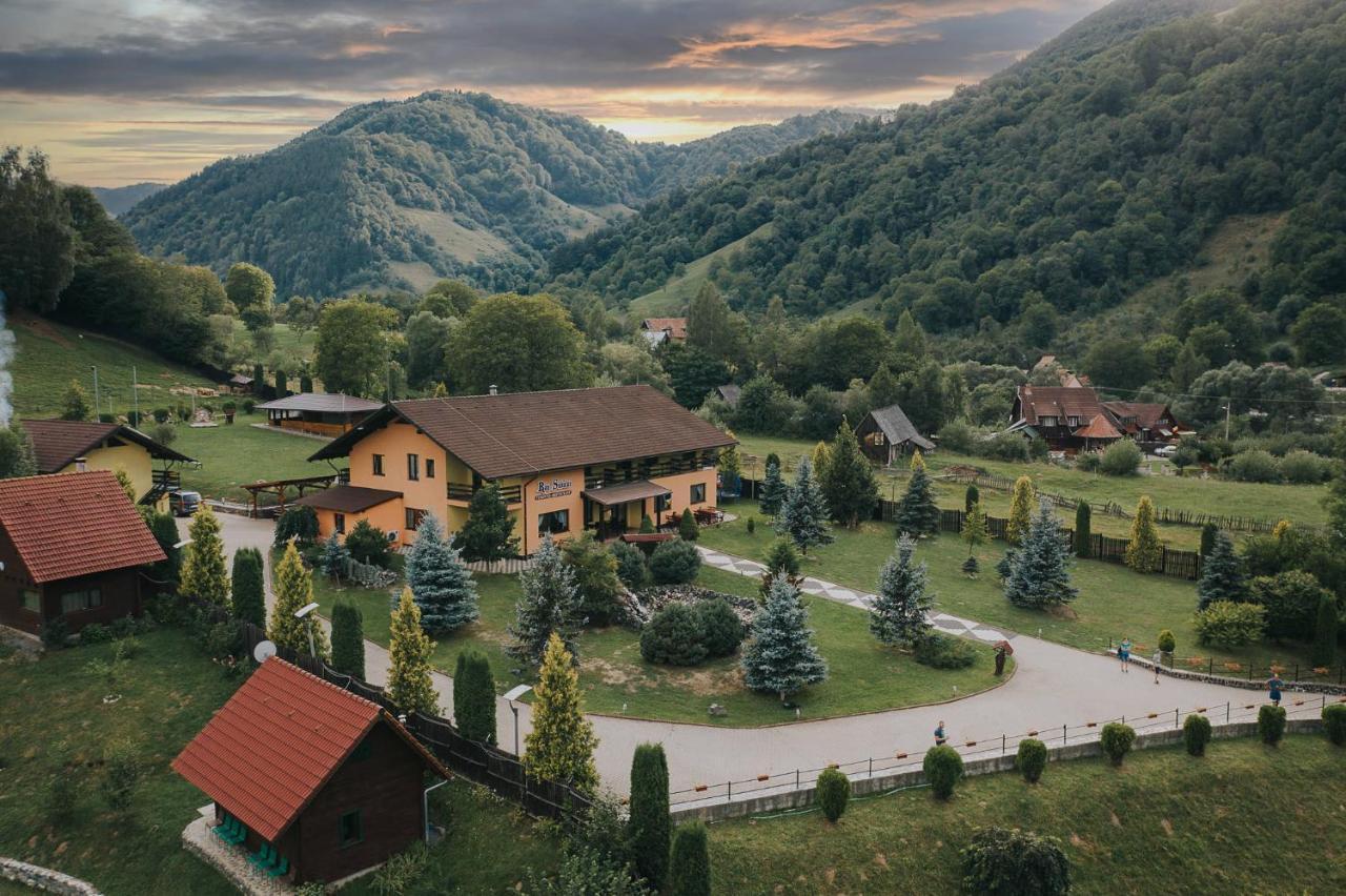 Pensiunea Rau Sadului Exterior foto